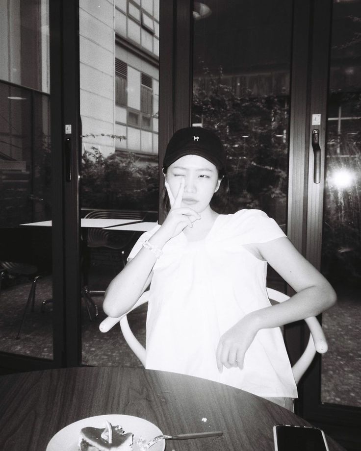 Yerei's tweet photo. Fading into nostalgia with a washed-out film look. https://t.co/9XIIfBTvia