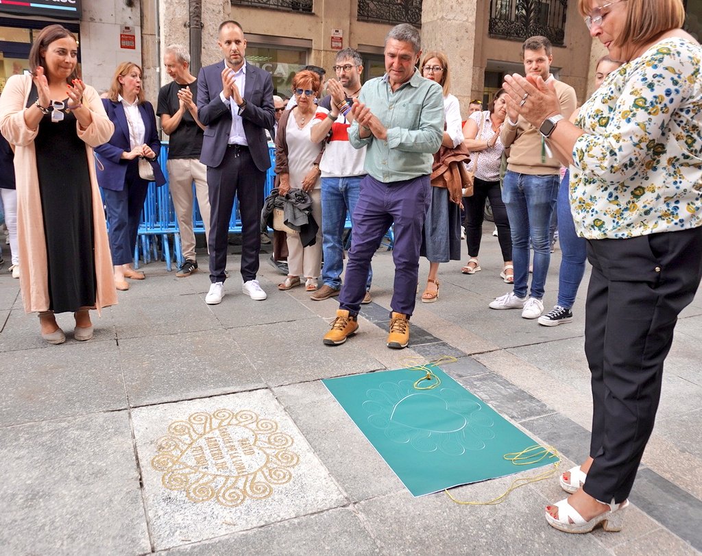 El arbitraje palentino, castellano y leonés <a href="/FCyLF/">RFCYLF</a> y nacional <a href="/rfef/">RFEF</a> arropa a la familia de David García de la Loma en el descubrimiento de la placa en su recuerdo <a href="/PalenciaAyto/">Ayuntamiento de Palencia</a> 🫂 

Presencia del presidente <a href="/CTARFEF/">CTA</a> Fran Soto, del presidente #CTA #CYL Javier Tejedor y del