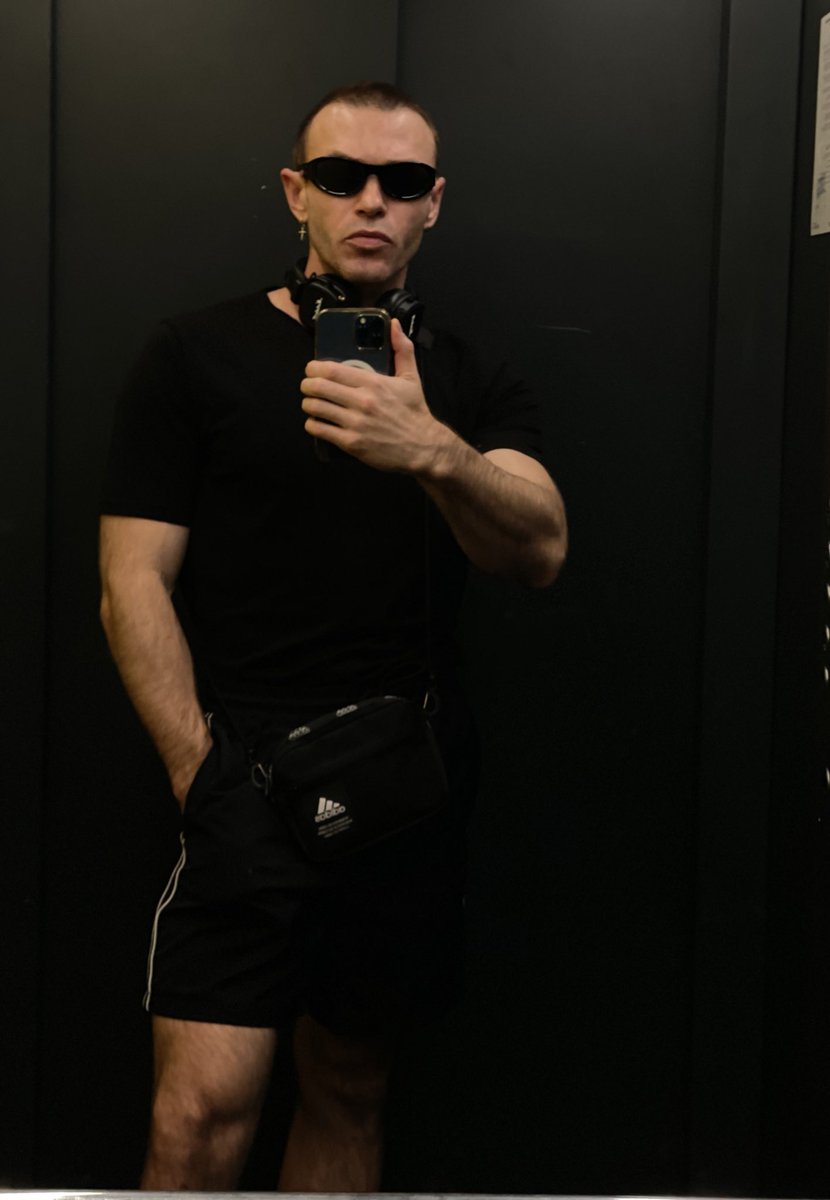 Интересно,если выкладывать тут фото в одежде,кто то будет лайкать ?