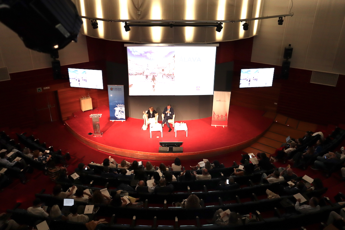 📸Nuestros ponentes... en Vitoria.
Mª Angeles Parra Lucán, magistrada de la Sala 1ª del Tribunal Supremo. Modera, Jesús Díaz Lorite.

AEAFA &amp; <a href="/icaalava/">ICA Alava/Araba</a>