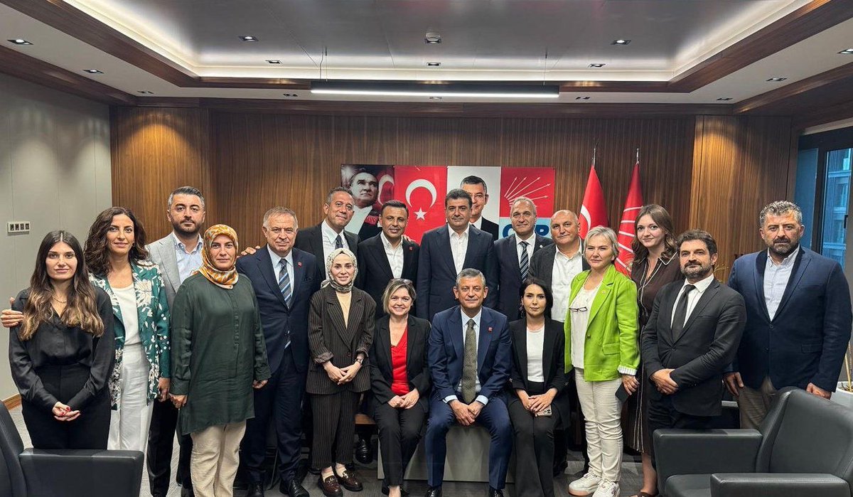 Genel Başkanımız Özgür Özel liderliğinde, halkımızın evinde, görevimizin başındayız.

📍CHP Genel Başkanlık İstanbul Çalışma Ofisi