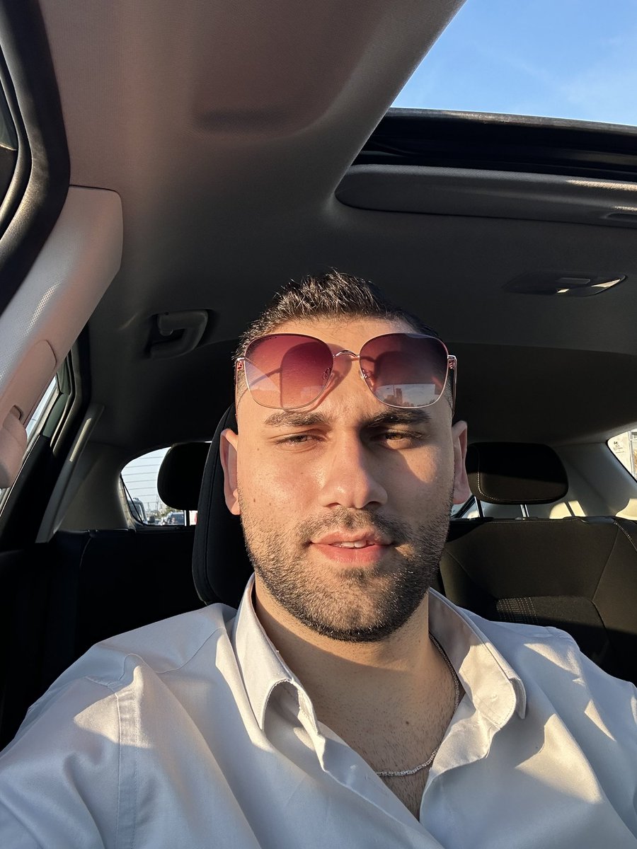 Gözleri kısılıyo gözleri
özledim ben, seni özledim