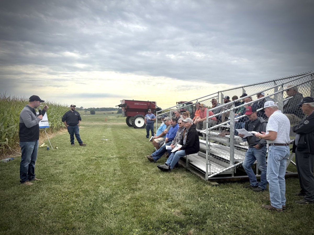 TheKernelLab's tweet image. Yesterday at NEPAC Field Day, Dr. Dan Quinn and our MS student Evan Cohagan, shared insights on ear rots and mycotoxins in corn 🌽. Early scouting, timely harvest, and proper drying/storage are key to reducing risk and protecting grain quality. 🤝
#TheKernelLab #FieldDay