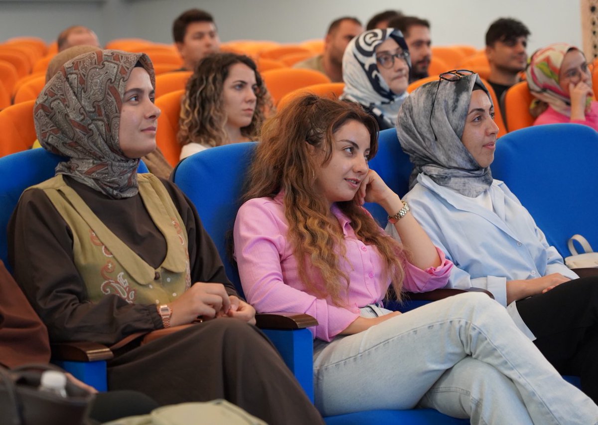 Yeni dönem için hazırlıklar tam gaz! 🚀 

Koordinatör öğretmenlerimizle bir araya gelip sizin için dopdolu bir program hazırlıyoruz. 🎯