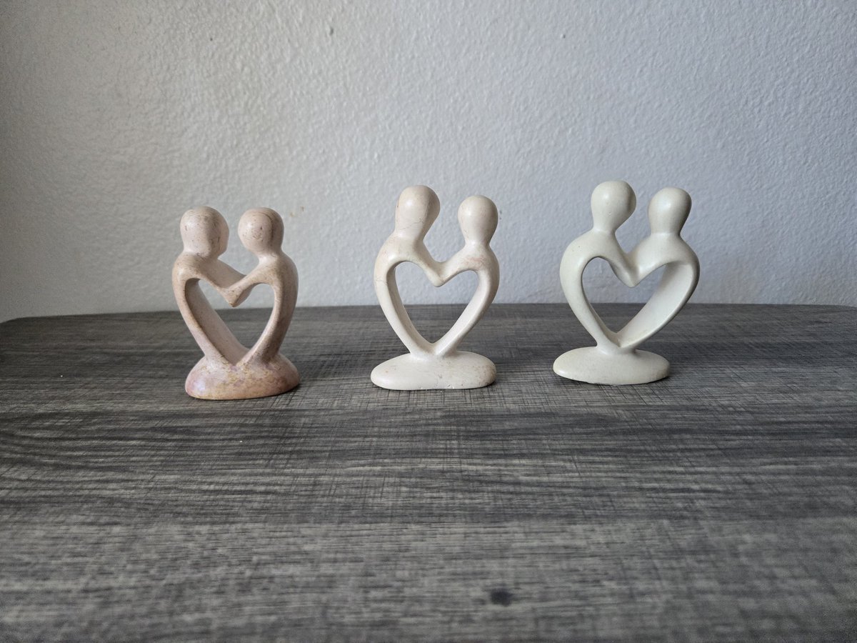 zees_pieces's tweet image. African Soapstone Figurine 4" Sculpture "Lover's Heart" Handmade, Cream, Pink, or multicolor. Three available. 

ebay.us/m/8Ajsf6

#lovers #soapstone #carving #figurine