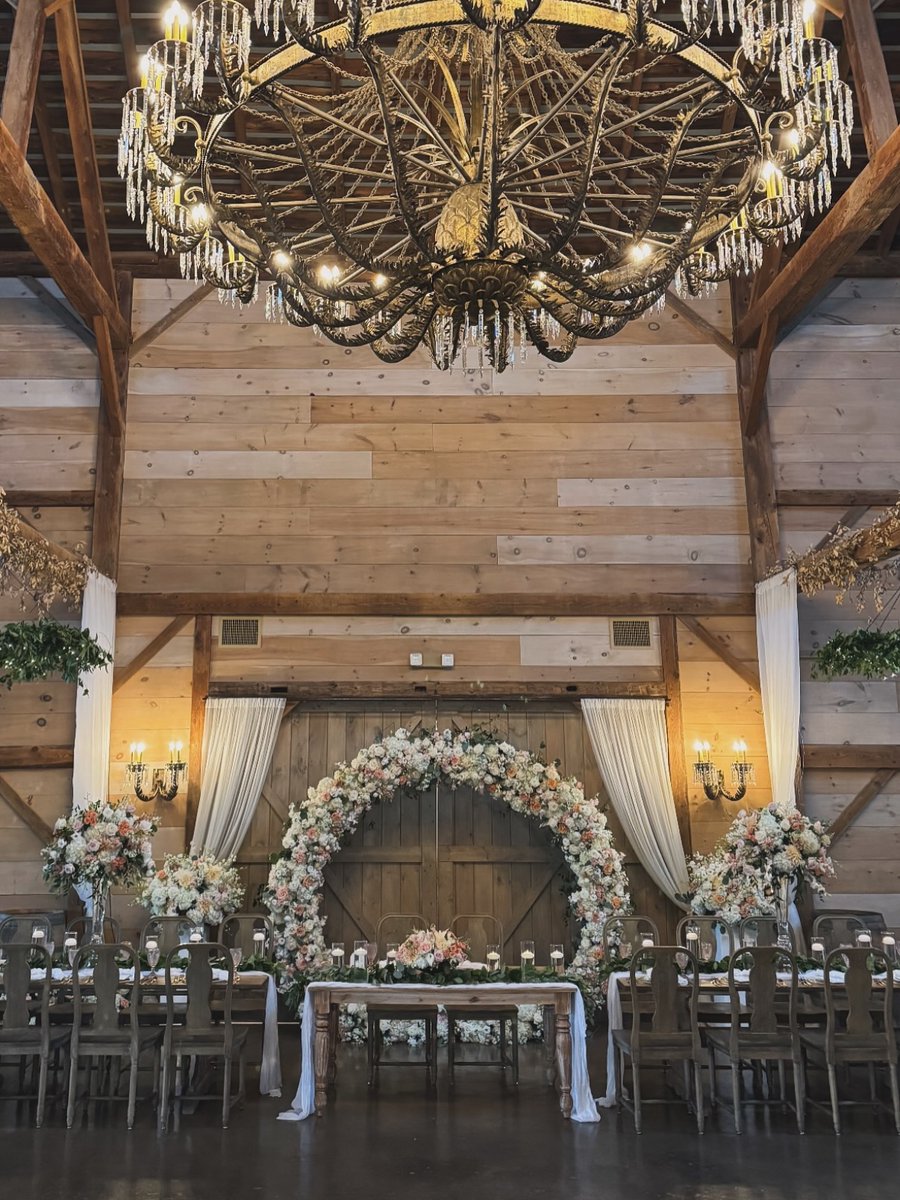 stapletonfloral's tweet photo. We brought the Michaelsons’ wedding vision to life at The Sablewood - with a rose-petal aisle, grand floral arch, and elegant tablescapes. 💐

Let Stapleton Floral bring your vision to life!
https://t.co/DSJjyT7KSo

#WeddingFlorals #StapletonFloral #BostonFlorist https://t.co/0uuTC9RvFA