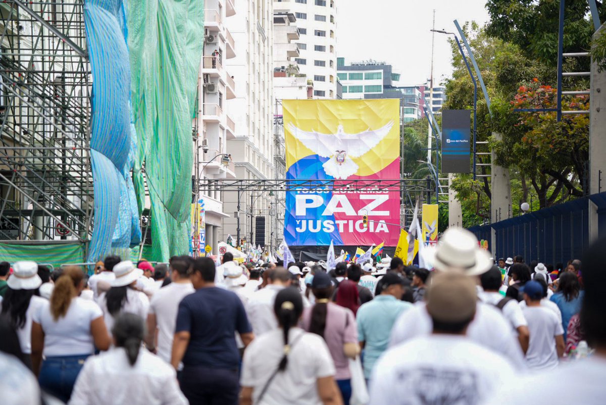 Gracias Ecuador! 

Hoy, cada paso que dimos en Guayaquil fue un grito de paz y justicia. Somos una nación resiliente, capaz de prevenir, enfrentar y superar cualquier adversidad.

La esperanza es nuestra mayor fuerza! 🇪🇨

#EcuadorPorLaPaz #EcuadorPorLaJusticia
