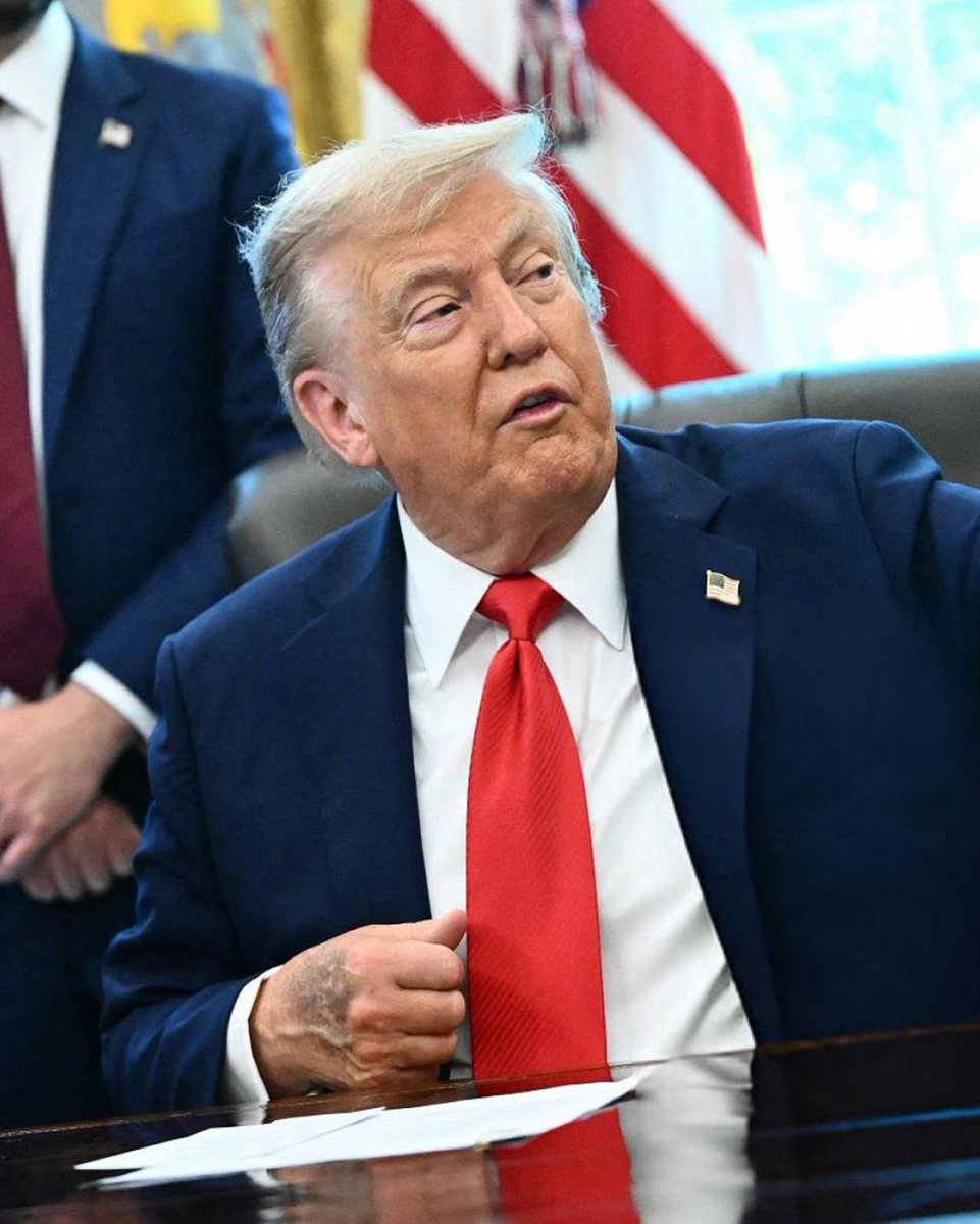 SAMilitary's tweet photo. @realDonaldTrump don’t hide the hand https://t.co/aNtPYqExVT