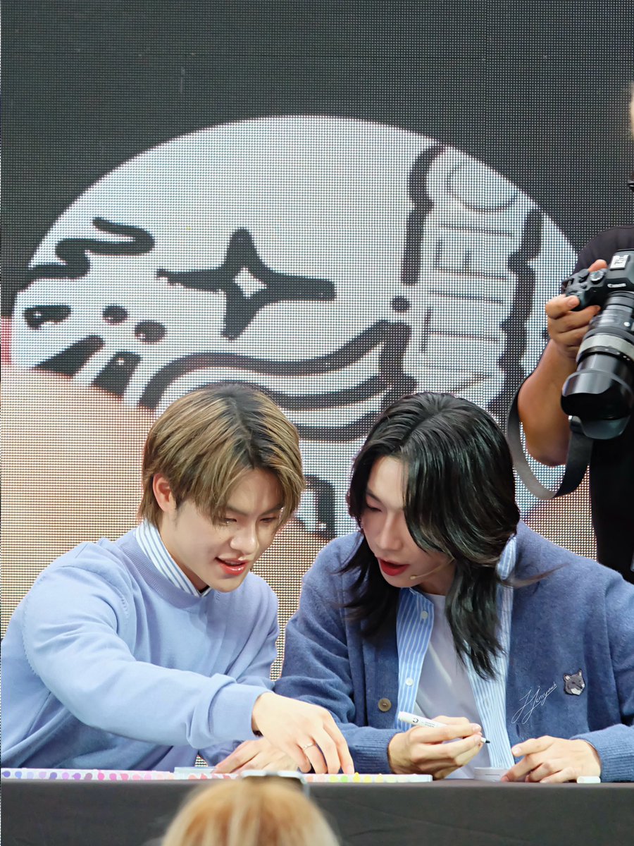 ไหนขอดูหน่อยวาดอะไร 👀

SKINTIFIC WITH MARCNEX
#SKINTIFICxBUS
#MARCKRIS 
#NEXnattakit