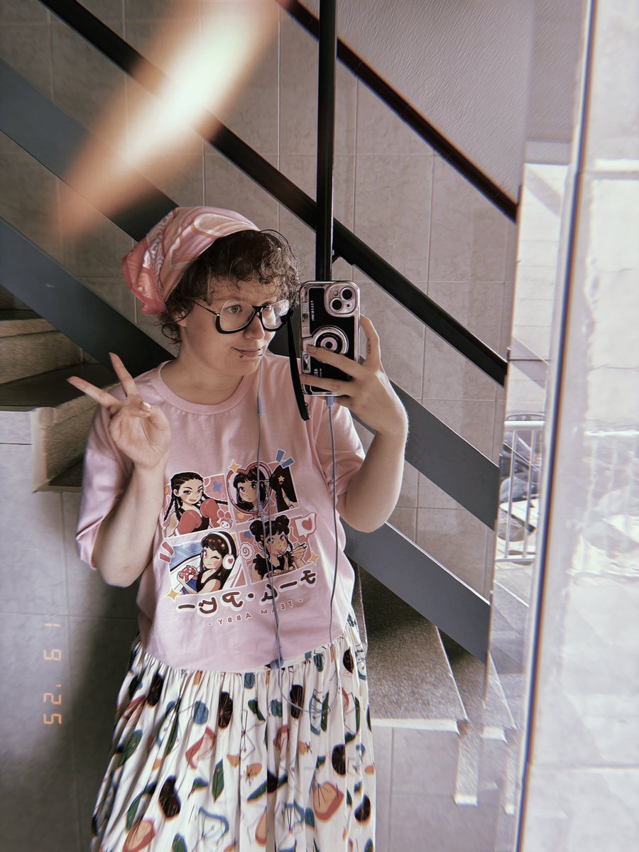 Con la camiseta de una ganadora 
💖<a href="/abbyiimu/">Heretics Abby 🎀⋆ ˚｡⋆୨୧˚</a> 💖