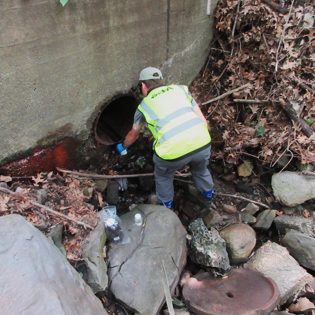 U.S. EPA New England Region (@eparegion1) on Twitter photo 🔬💧DYK? EPA scientists sample stormwater outfalls for bacteria, pharmaceuticals, and chemicals like ammonia, surfactants, and chlorine to help keep communities safe. 
The data helps us detect unlawful discharges and supports towns and cities in meeting their stormwater 🔬💧DYK? EPA scientists sample stormwater outfalls for bacteria, pharmaceuticals, and chemicals like ammonia, surfactants, and chlorine to help keep communities safe. 
The data helps us detect unlawful discharges and supports towns and cities in meeting their stormwater