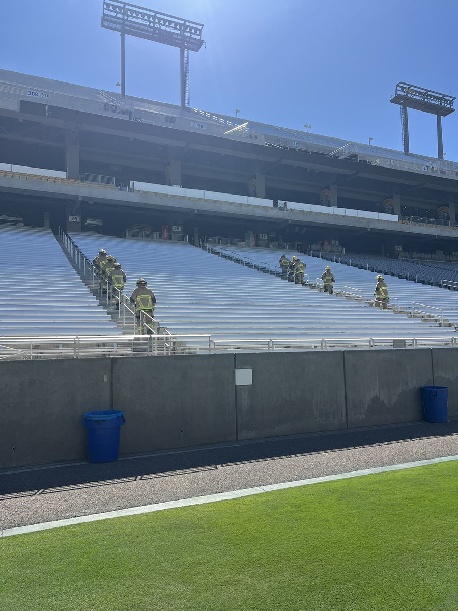 Thank you to all first responders and those who have lost their lives serving on the front lines. #NeverForget911