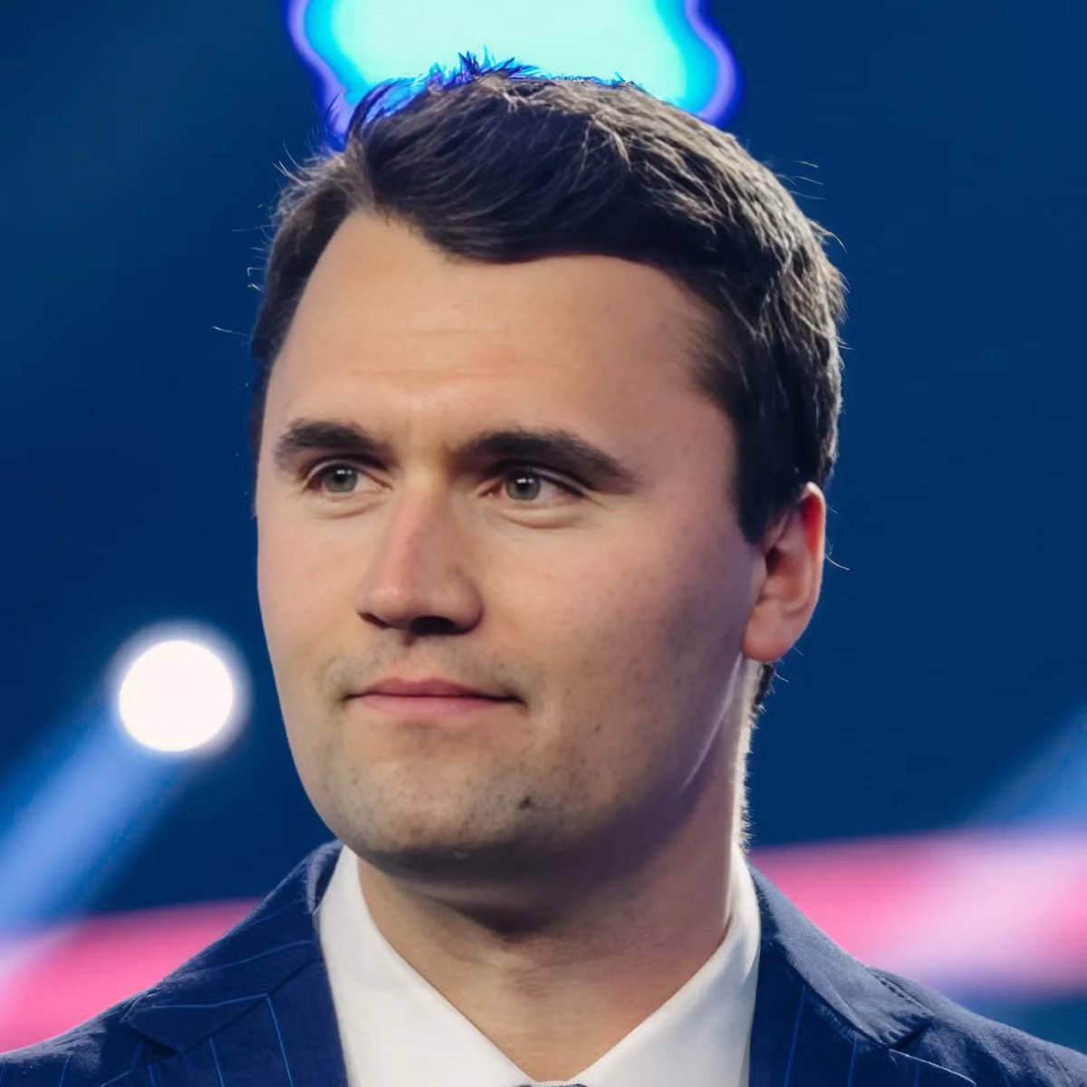 🇺🇸‼️ | ÚLTIMA HORA — El FBI anuncia una recompensa de 100 mil dólares por información que permita identificar y capturar al asesino de Charlie Kirk.