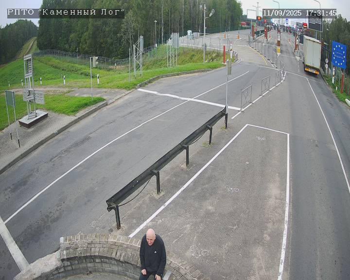 AmourskyCyrille's tweet image. 🤍❤️🤍 Déchirant.

Mikola Statkevich, figure de l’opposition bélarusse, a été libéré après 1,5 an sans nouvelles, avec 51 autres.

Il a refusé l’expulsion vers la Lituanie et est resté chez lui, au Bélarus 💔

9 ans de prison pour avoir défié Loukachenko. 

Encore une vie brisée.