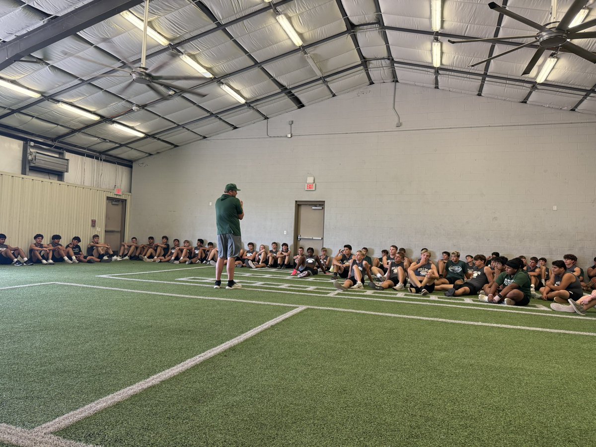 <a href="/coachyocktweets/">Ben Yock</a> dropping some knowledge on our <a href="/MarionTx_FB/">Marion Bulldog Football</a> subvarsity dudes 
#FearNot
#MakeEmBelieve
#JVState