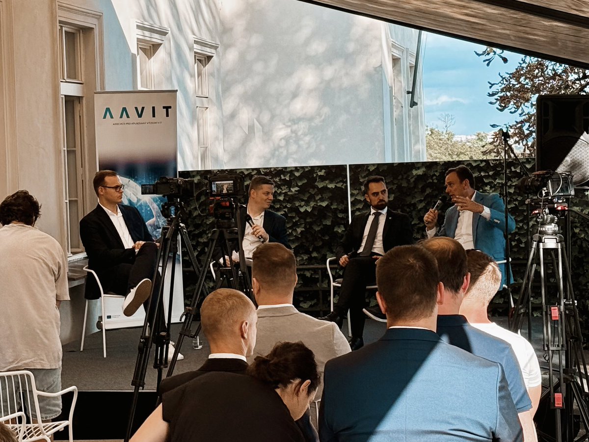 ✨ 5. výročí <a href="/aavit_asociace/">AAVIT</a> slavíme stylově - živým natáčením našeho podcastu #DigiBuzz 🎙️ přímo z Villa Richter na Pražském hradě. 🏰

Téma? #AI a regulace – jedno z najhavějších témat dneška a zásadní otázka pro budoucnost české i evropské digitální ekonomiky.

Děkujeme za