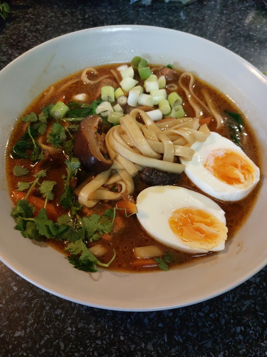 M_B_art's tweet photo. #ramen #chickenmeat #shitakemushrooms #ginger #garlic #peanutpaste #soybeanoil #soysauce #vegetablestock #dashi #carrots #udonnoodles #springonions #spinach #coriander #boiledeggs #salt #pepper #gochugaru #tasteofasia #ilikecooking https://t.co/A0DhoWCtfQ