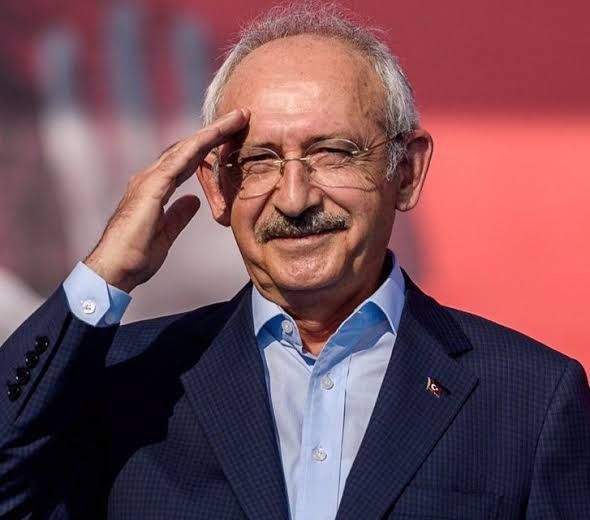 Sıcak Kulis: CHP’de 15 Eylül’deki kritik kurultay davası öncesi Özgür Özel’e yakınlığıyla bilinen birçok milletvekili ve PM üyesinin Kemal Kılıçdaroğlu tarafına geçtiği öğrenildi.