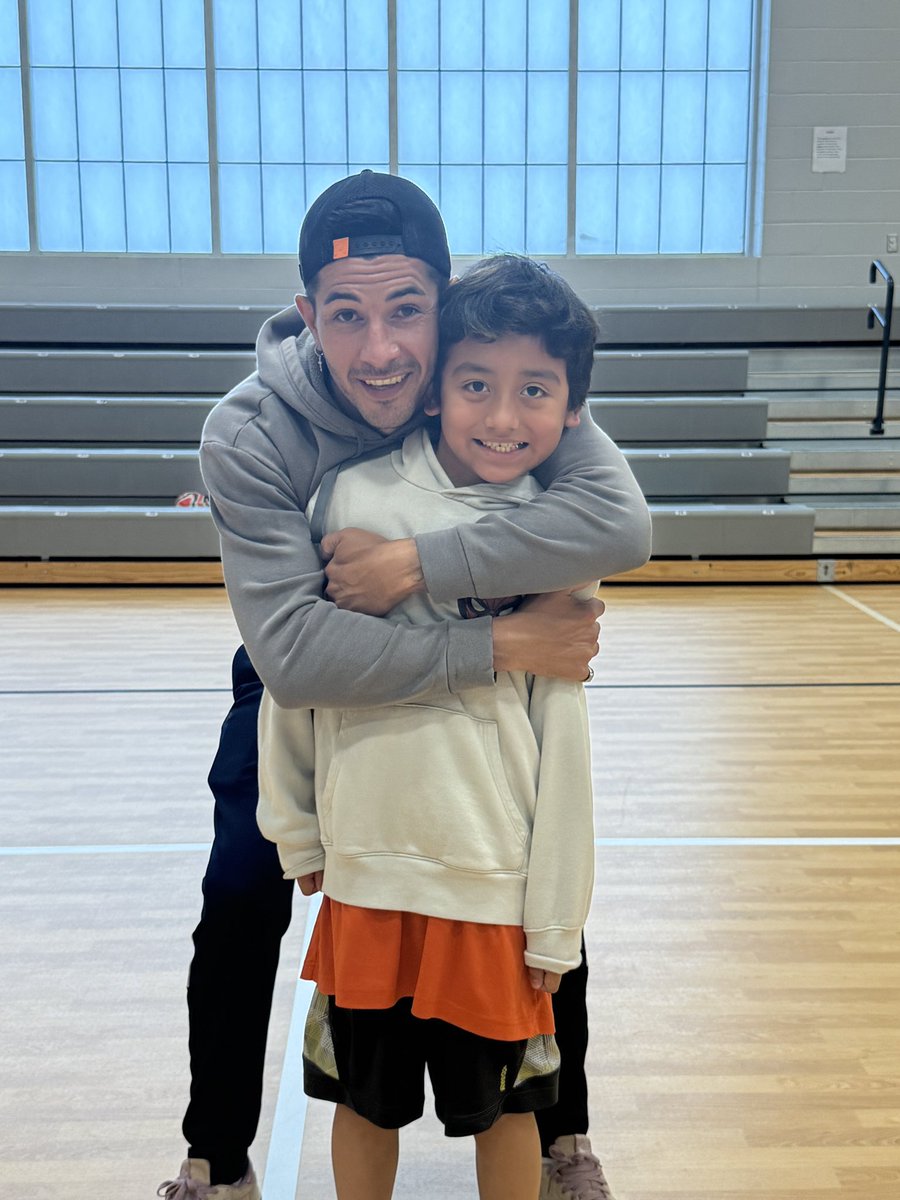 fcsdcentral's tweet image. Central students are having another great day with Coach Manu and Coach Igor from FC Cincinnati! 💙🧡 @fccincinnati