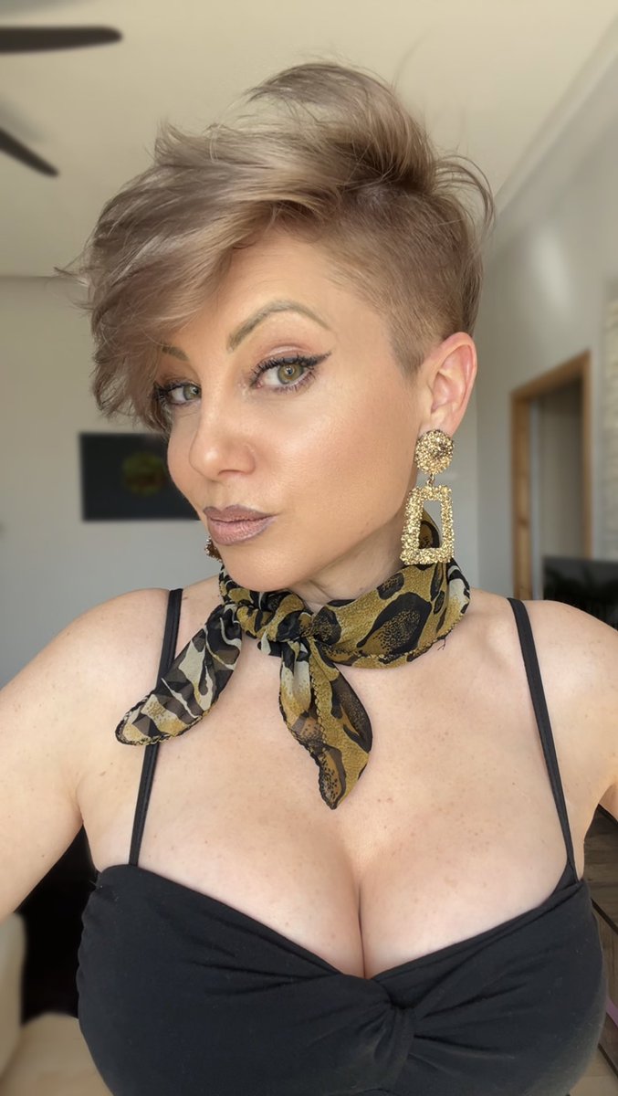 I'll Probably be ignored, but Hi 💔