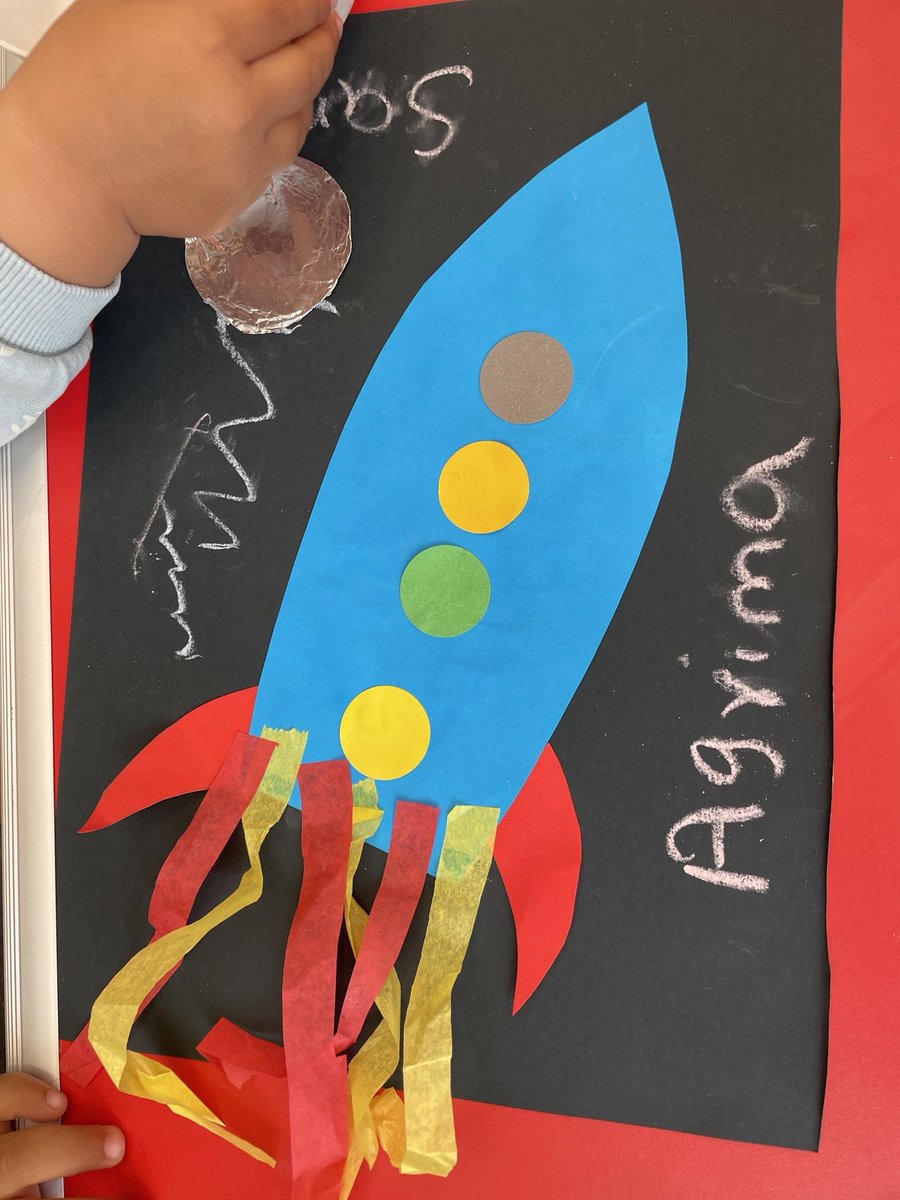 GreenwichLibs's tweet image. We enjoyed a crafty #MessyMorning at #PlumsteadLibrary today! We made we made rocket ships ready to go to the moon. And yes, we sang &quot;Zoom, zoom , zoom. We are going to the moon&quot; 🌙 too! Join the fun every Thursday from 10.30-11.30am to borrow books + #Craft! 📚 #LoveYourLibrary