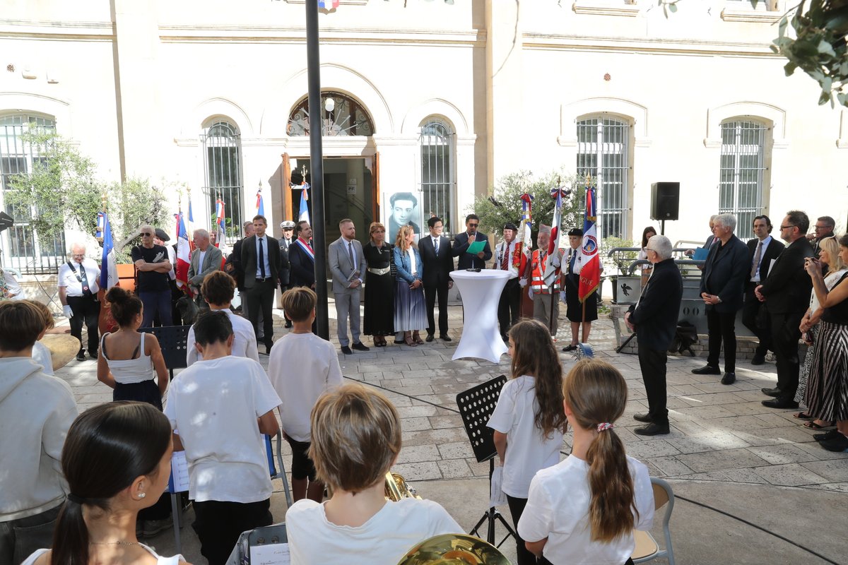 C'est officiel ! Le collège Longchamp est devenu Jean De Bernardy, co-fondateur de La Marseillaise, typographe, journaliste dans la clandestinité, résistant FTPF, militant communiste, syndicaliste CGT, mort au combat face à l'ennemi. Grande émotion. Merci !
📷<a href="/Med_ElHamzaoui/">Mohammed El Hamzaoui</a>