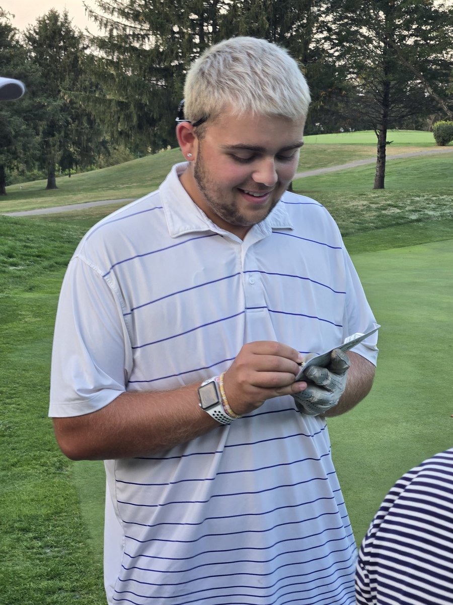 Jv defeats Bloom Carroll 182-189. Cole Green shoots his PR with a 41. Other leading scorers include Devon Schultz 42 Andrew Carpico 46 Davis Call 53 and Tristan Clendenin 55. #galesgolf