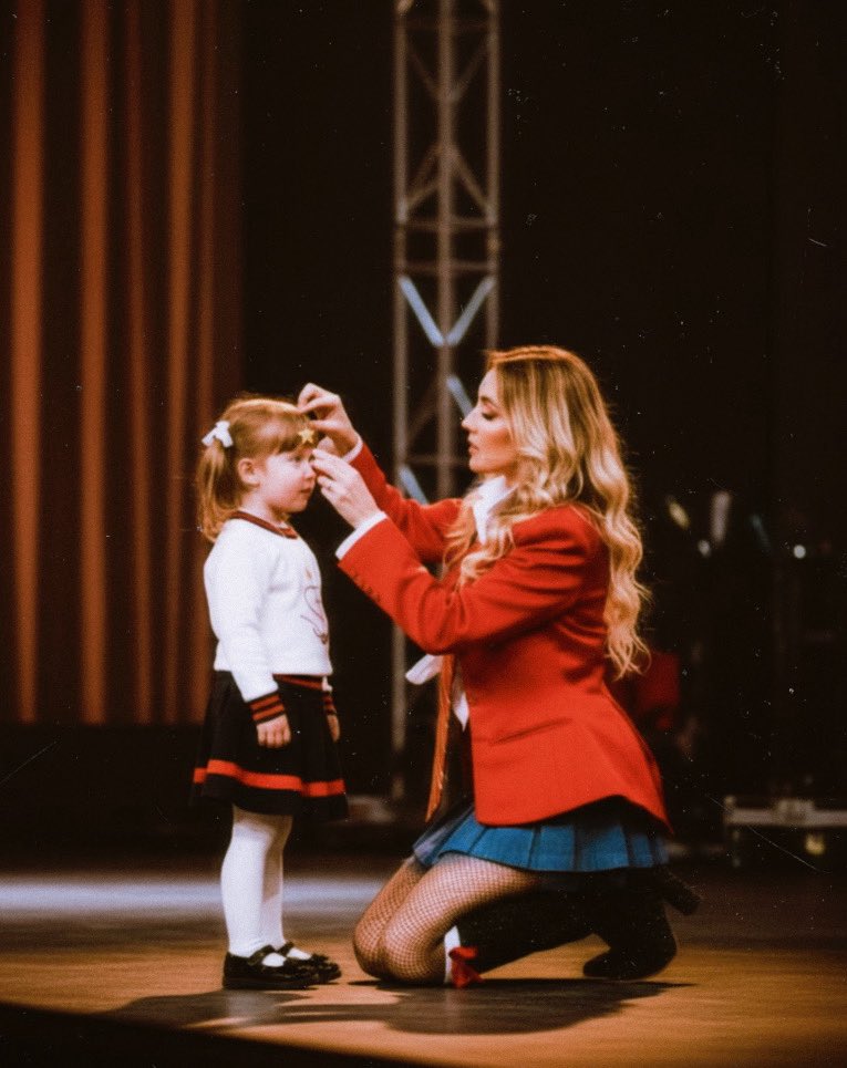 Un mismo corazón iluminado por la misma estrella ⭐️❤️ <a href="/Anahi/">Anahi</a>