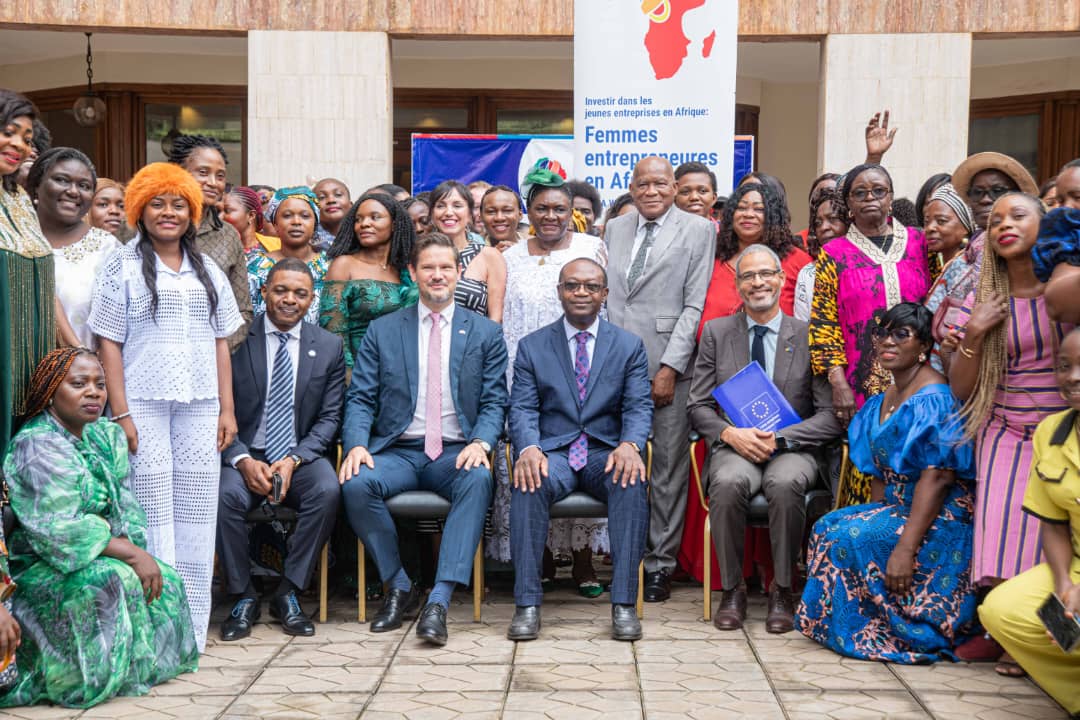 ✨🌍 Le MINPMEESA croit en la force des femmes et de l’économie verte ! 🌱👩🏾‍💼une rencontre stratégique s’est tenue ce 11 septembre 2025 à l’Hôtel Hilton de Yaoundé 🏨🇨🇲🎯 Objectif : soutenir les femmes entrepreneures dans les filières vertes et libérer leur plein potentiel.