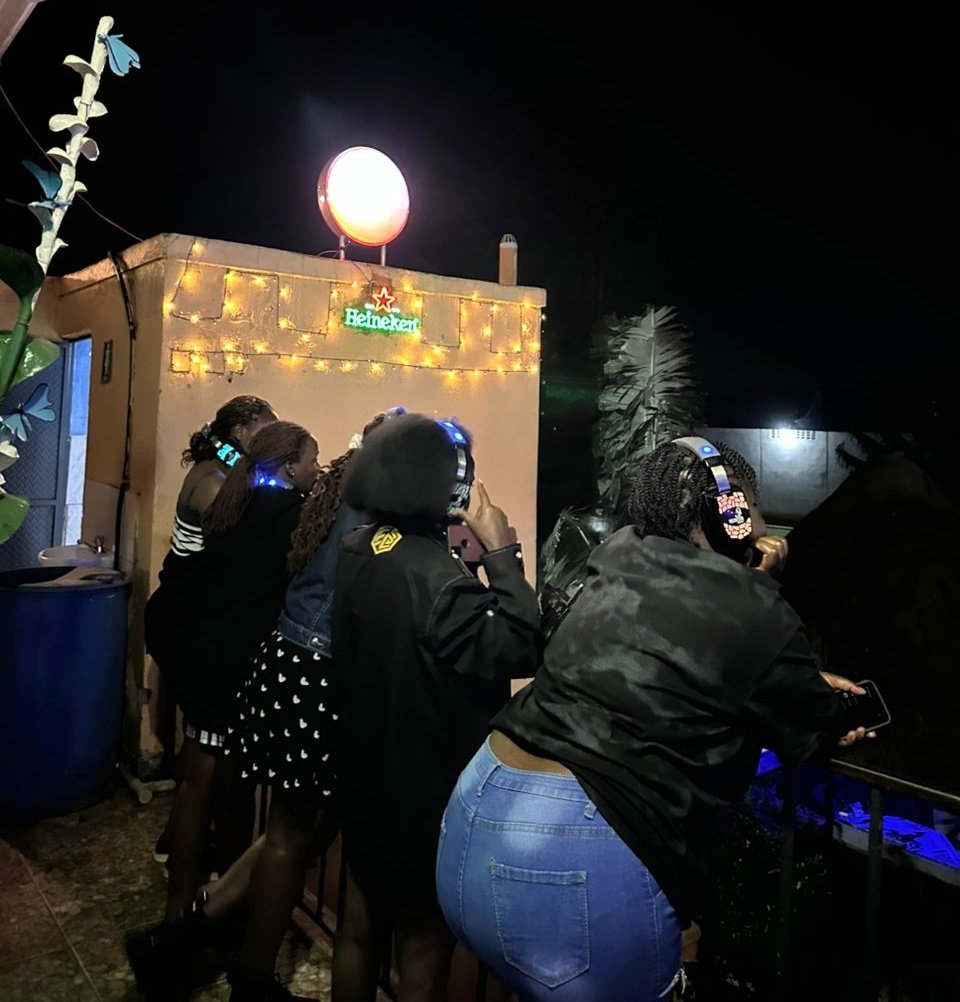 aggreykwangz's tweet photo. More of this happening tomorrow at Friends Corporate Club_ Ibanda.

SILENT DISCO party in Ibanda tomorrow.
Let's turn up and celebrate life together 
NATIVES events remembered always 🔥 https://t.co/MTRCU27lFE