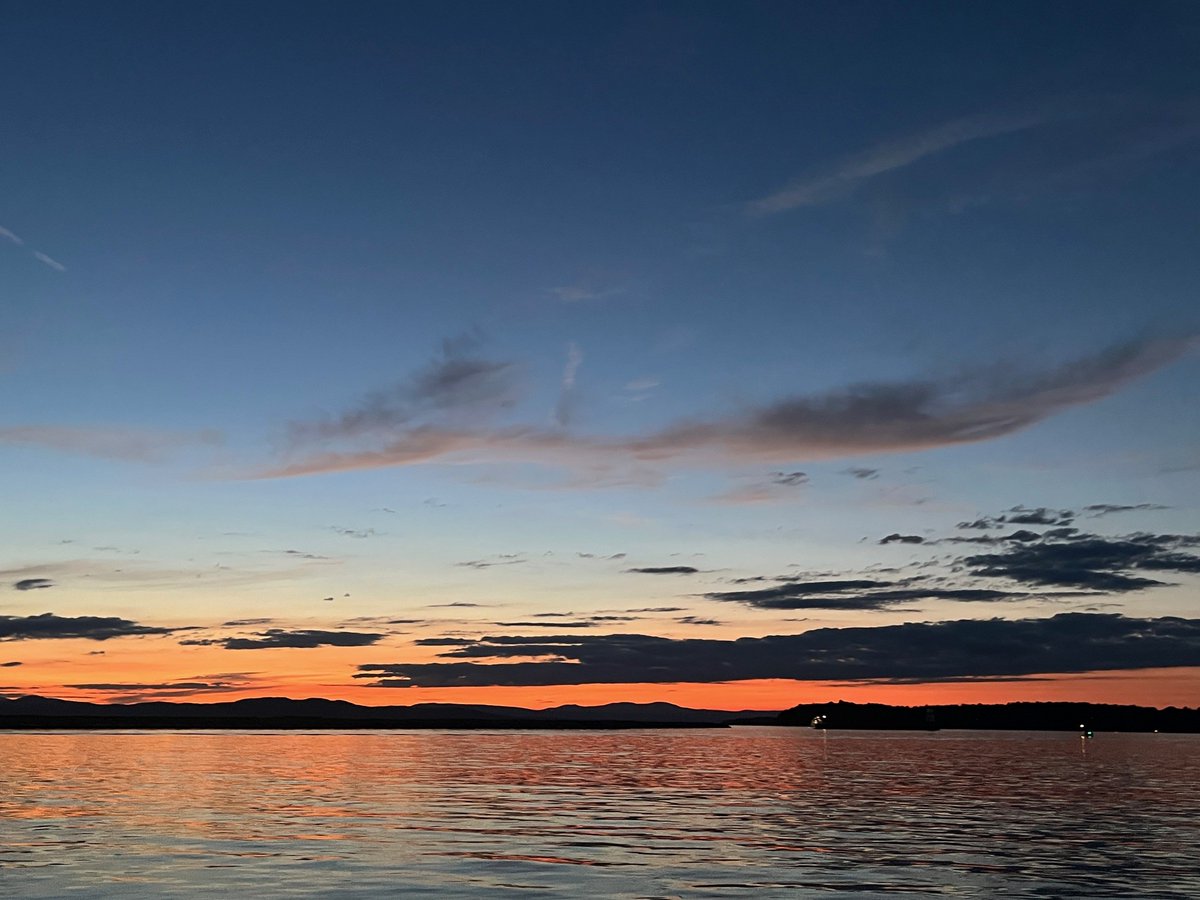marke05495's tweet photo. A few images of Lake Champlain from last night. We love our tiny, spectacular state.

#sfvermont #autoinsurance #homeownersinsurance #smallbusinessinsurance #boatlife #sunsets https://t.co/VIgxto2iqM