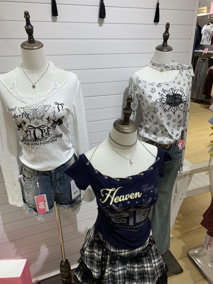 新しい服を買うと毎日がもっと輝くよ🌟👗✨
おしゃれを楽しんで、#自分らしさを表現しよう💖🛍️🎀
