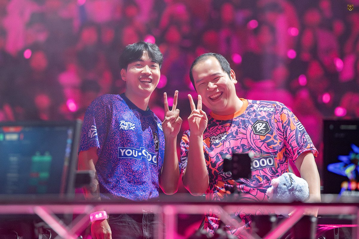 jellyg0mmi's tweet image. 250831 #CGRS #Panda 
#WGAMING #PRXWIN 

Happy to meet u again Nong P'Kla 💗 and ofc our lovely Coach Panda 🫶🏻 
(sry about bad lighting though 🥲)