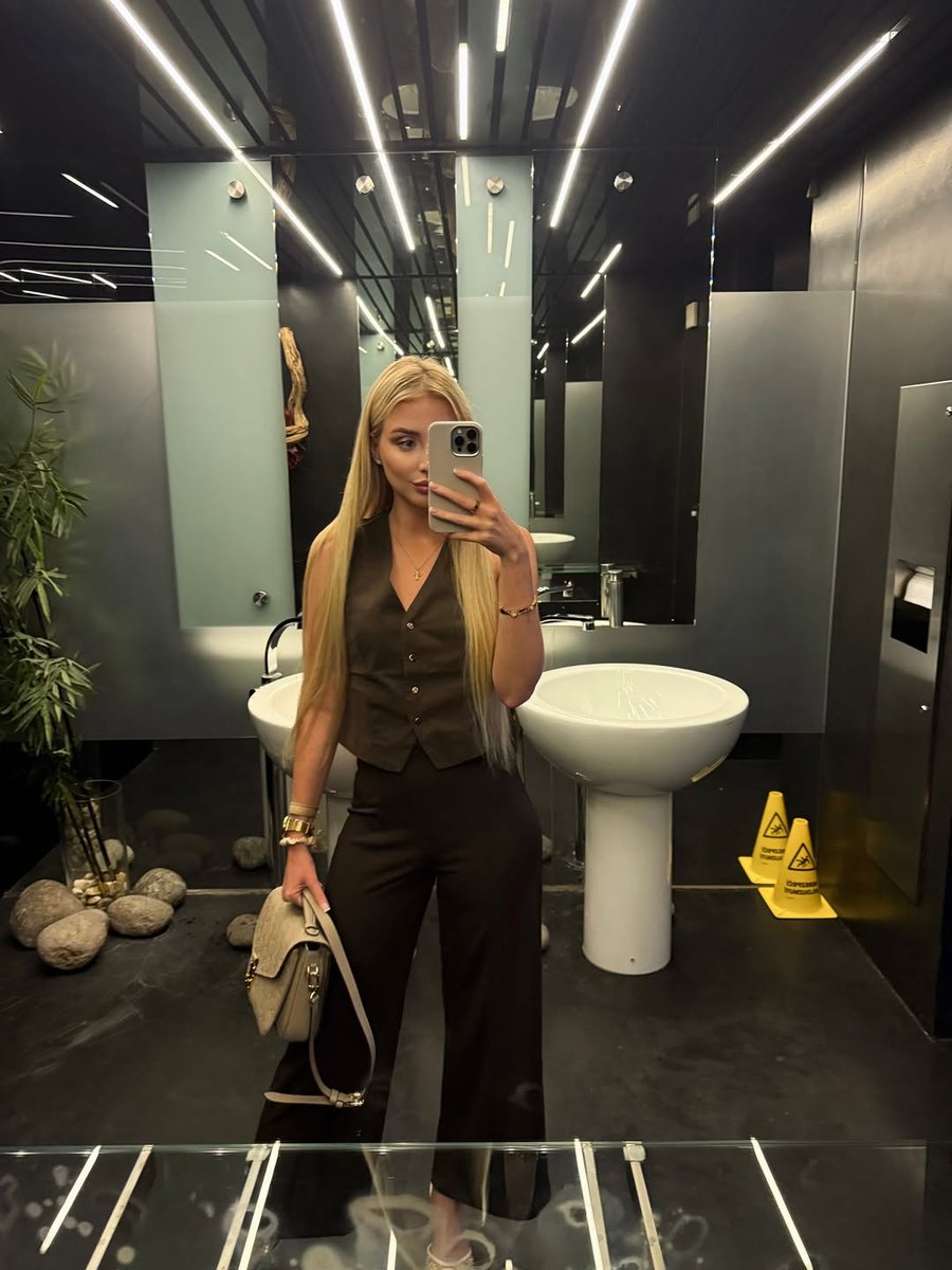 AmeliaDubois77's tweet photo. Enjoy every day of a wonderful life! 🏙️✨
Today, I took a photo with some delicious food. Whether it's trying a new flavor or just enjoying a simple meal, it always makes you feel good. Keep exploring, love life, and discover the little joys around you! #FoodDaily #LifeRecord https://t.co/6j7JVKJrsq
