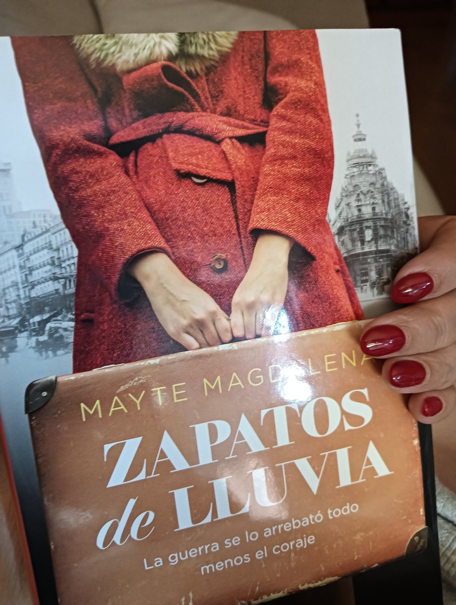 nasacha2's tweet image. ZAPATOS DE LLUVIA de #MayteMagdalena. Una novela que te cautiva desde el principio. Cómo la guerra les cambio la vida a nuestros antepasados que pasaron de niños a  adultos. Una lectura que me ha encantado y que recomiendo