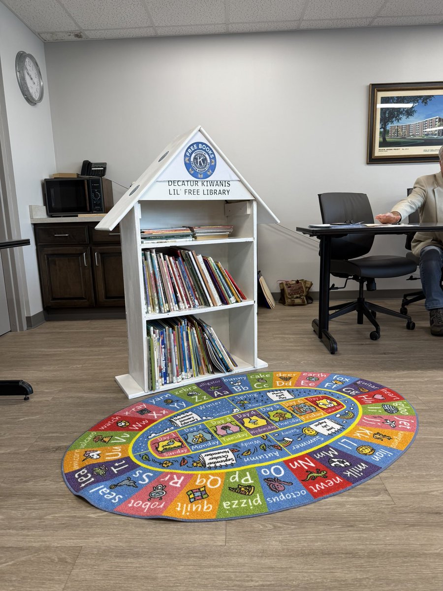 AMBirds_Decatur's tweet image. The newst Little Free Library opening at the Decatur Housing Authority.