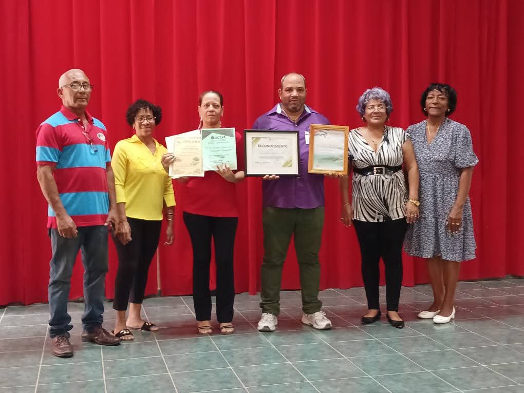 UG_Cuba's tweet photo. 🌐Entidades del territorio reconocieron la labor científica del claustro y la importancia de su vinculación para la implementación de proyectos conjuntos.
#UniversidadCubana #CasaDeCienciaYProgreso https://t.co/T9aWTSAiJK