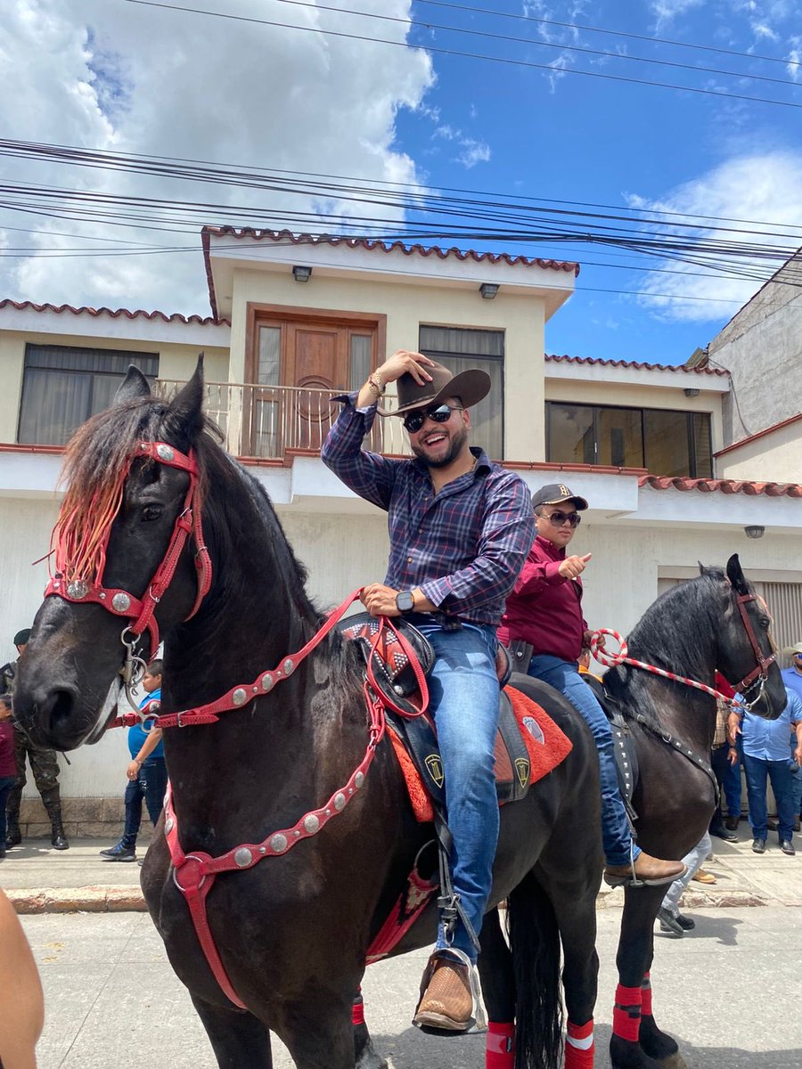 ChrisDV07's tweet photo. Fotos que me tomaron en la feria de mi pueblito 🤠♥️🍻 https://t.co/Pbh91ZfitE