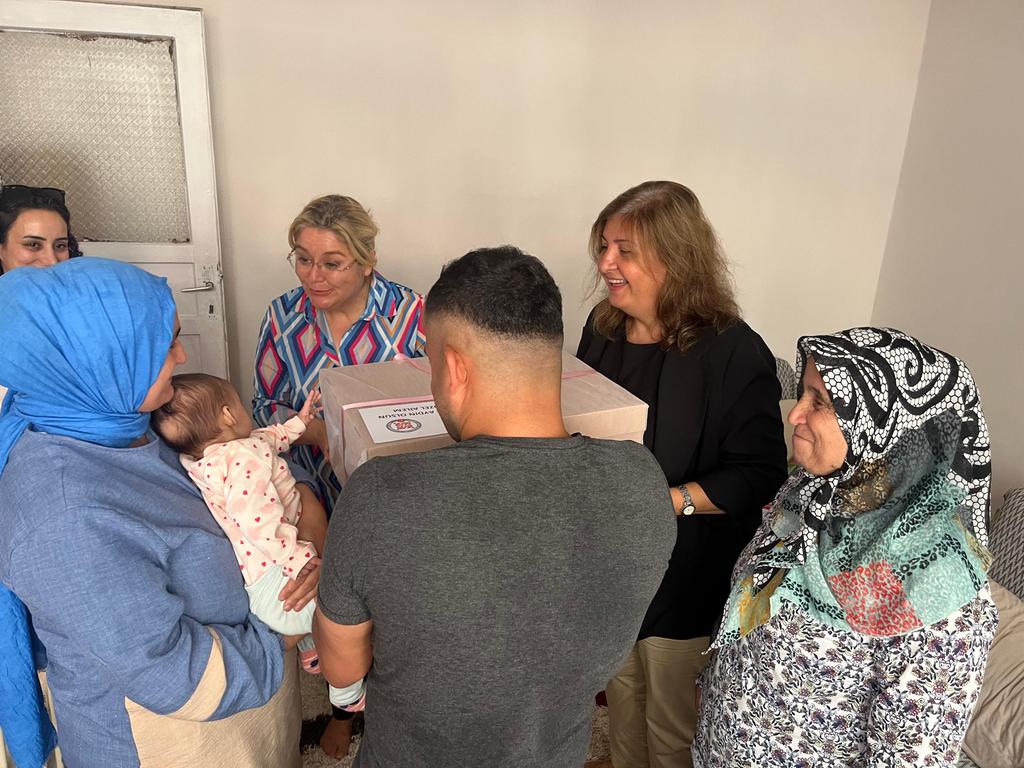 Hoş geldin Asel Nisa Bebek🩷🌸

Valimiz Dr. <a href="/mustafaozarslnn/">Dr. Mustafa Özarslan</a>’ın eşi Reva Beray Özarslan Hanımefendi’nin himayesinde başlatılan “Hoş Geldin Bebek Projesi” kapsamında hane ziyaretleri devam ediyor. 

📍Reva Beray Özarslan Hanımefendi, Sinop’ta yenidoğan Asel Nisa bebeği ziyaret