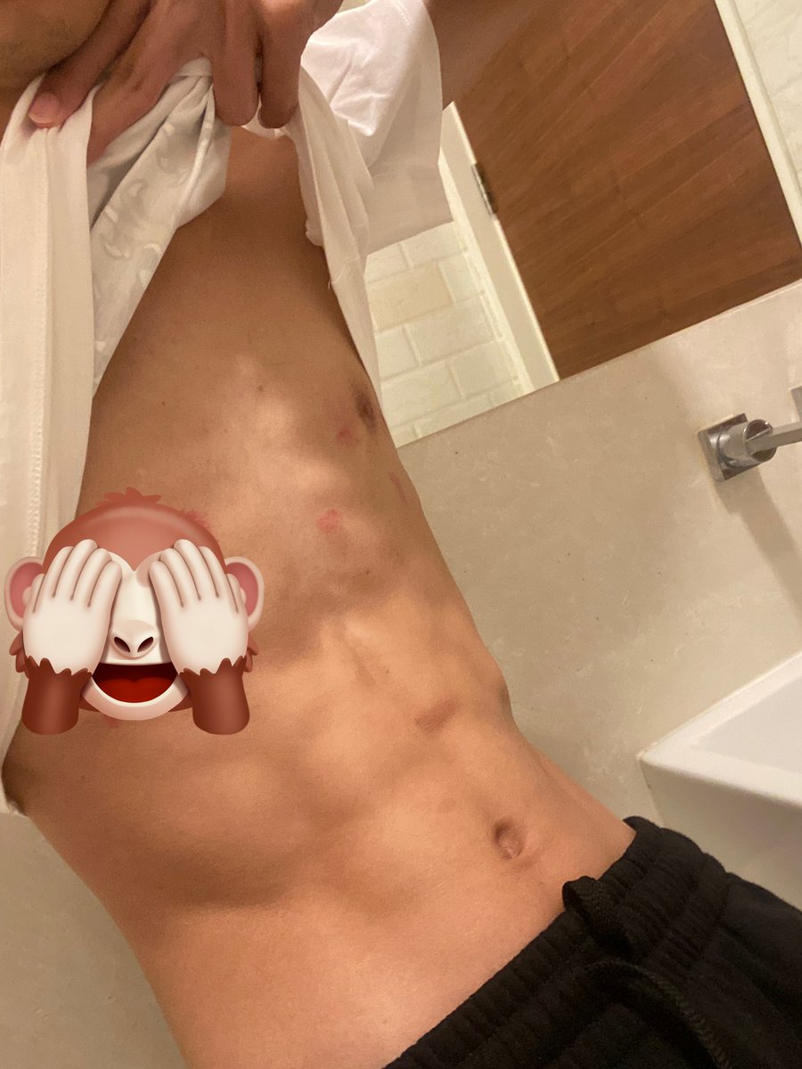 ItMeSampp's tweet image. ช่วงนี้แซมว่ายุงชุมเหมือนกันนะ 😵😝 #เก้าอี้ฟ้า Goodnight krap👋🏻😇Zzzz