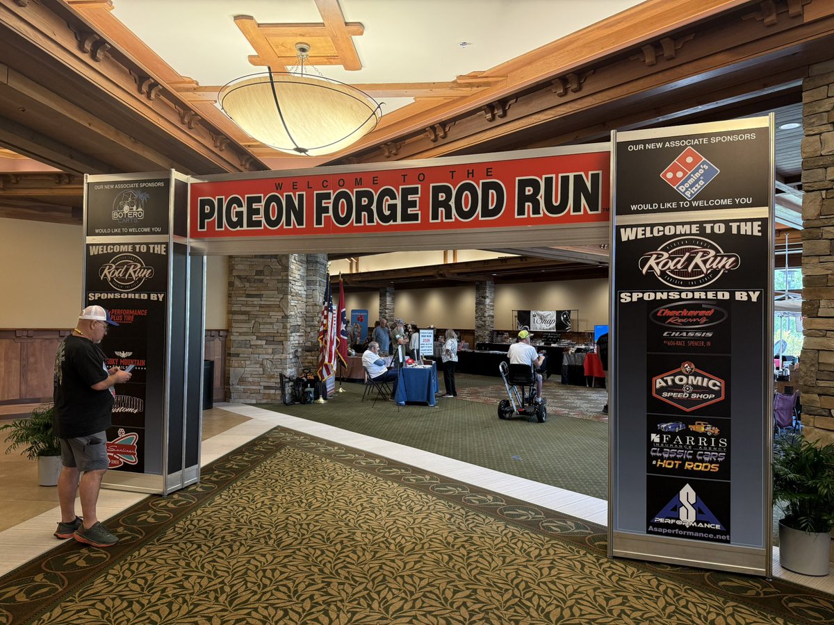 BobThomasKNOX's tweet image. It’s @WIVK1077’s Joey Tack &amp;amp; Wivik the Frog LIVE at the Pigeon Forge #RODRUN! The #1 car show in the US! Show cars! Swap meet! Acres of FREE parking! Today thru Sat! Meet Aaron &amp;amp; @ImEmilyReeves of the #
FlyingSparksGarage!