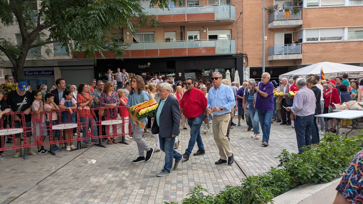 👉 Aquest matí, una comitiva encapçalada pel president ha participat en la tradicional ofrena floral a la plaça de l’Onze de Setembre.

✊ Bona Diada Nacional de Catalunya!
