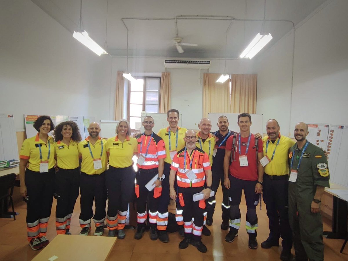 semgencat's tweet photo. 📸: Els professionals del #SEM Alberto Cobacho, Òscar Lamiel, Màrius Sánchez, Aina Pagès, Anna Payró, Victòria Torres i Juanjo Verge assisteixen al curs ‘International postgraduate course
in Medical Response to Major Incidents’ (#MRMI) que té lloc aquests dies a Palma de Mallorca.