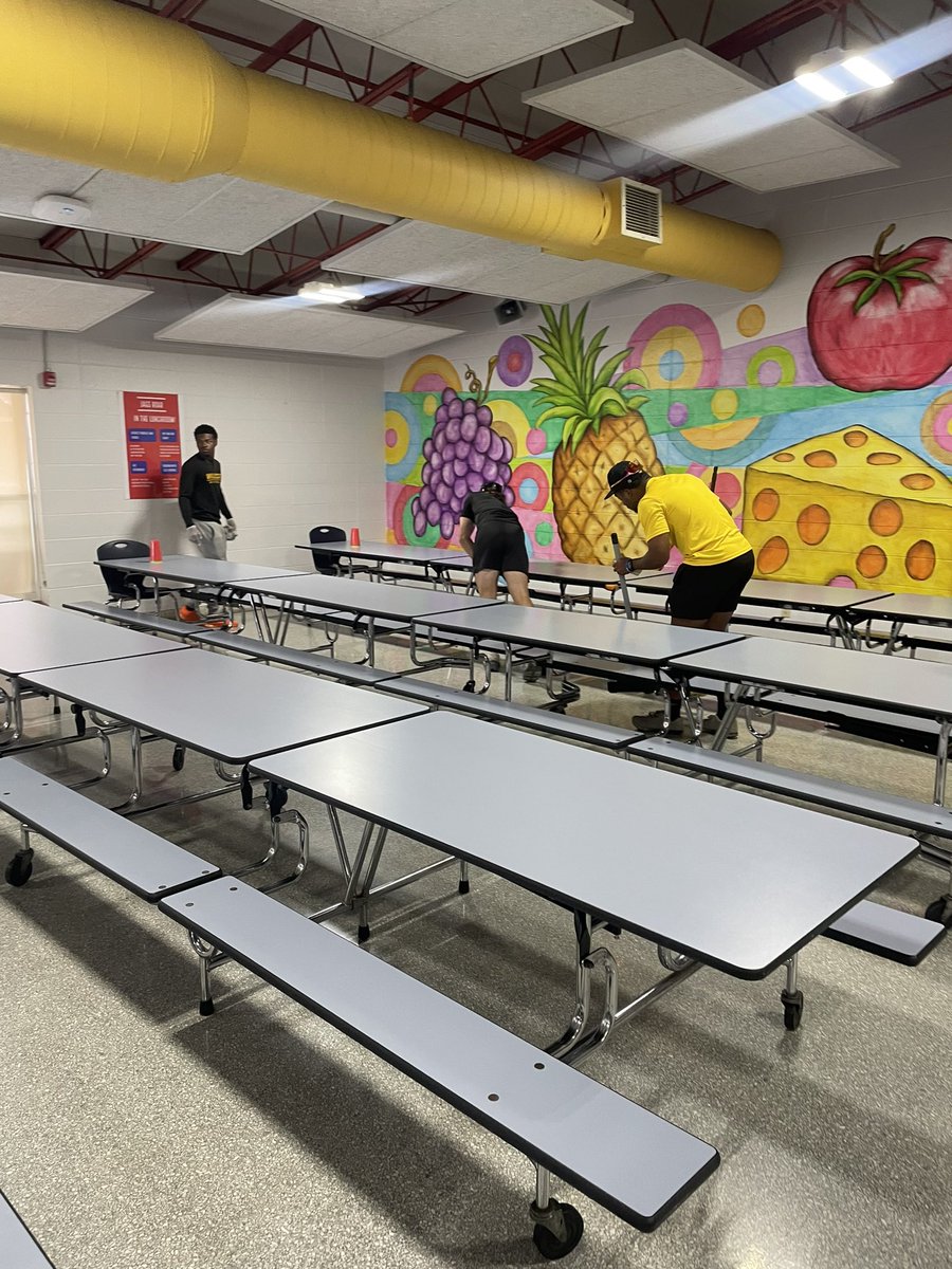 Baseball_bscc's tweet image. The guys assisted with grandparents day @ORourkeES this morning 🙌 #Bishopstatement 

“A life is not important except in the impact it has
on other lives.”
Jackie Robinson