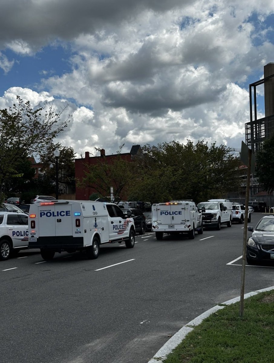 🚨 BREAKING: A bomb threat has been made at the Democrat National Committee HQ in DC

Low sense of urgency in the area, though.

Seems police have already determined this is bullsht.

The Democrats had to find a way to make themselves victims after they kiIIed Charlie Kirk