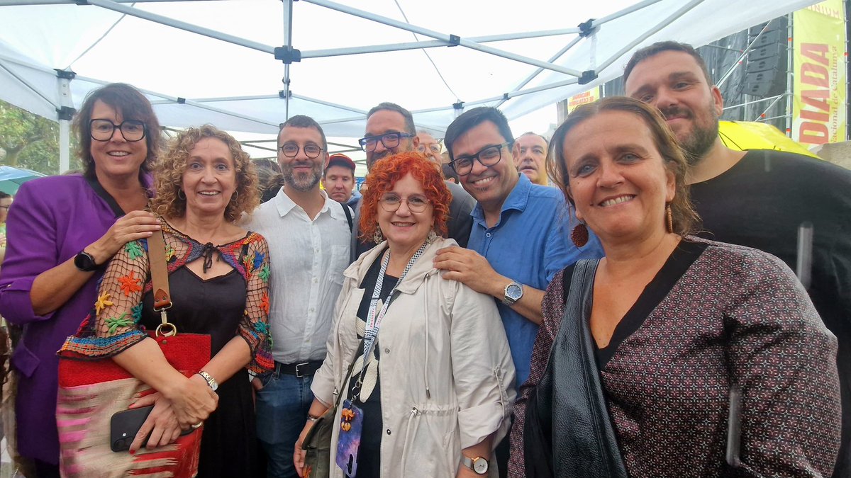 Kataluniako Diadaren ekitaldietan parte hartu dugu egunotan. Ekitaldi ofizialez gainera, bilera ezberdinak burutu eta bestelako ekitaldi eta mobilizazioetan izan dira <a href="/IgorZulaika/">Igor Zulaika</a>, <a href="/IdurreBideguren/">Idurre Bideguren Gabantxo</a> eta <a href="/zuribia/">mario zubiaga</a>.

Per la sobirania dels pobles. 
Bona Diada! Visca Catalunya lliure!