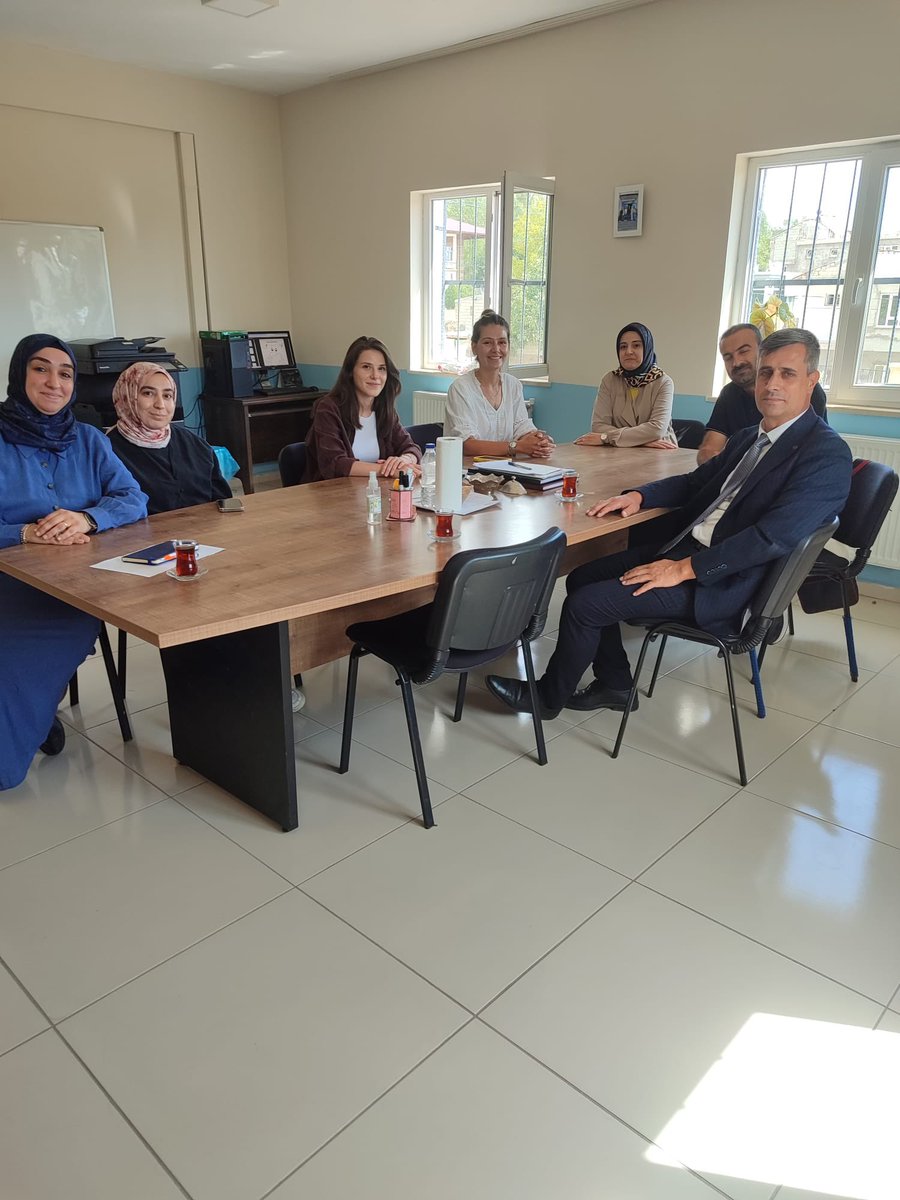 Ahlat İlçe Milli Eğitim (@ahlatilce) on Twitter photo 📚Milli Eğitim Müdürümüz Sn <a href="/rafetakgn1/">rafet akgün🟢🇹🇷</a> Tuğrul Bey İlkokulumu ziyaret etti
Öğretmenlerimiz ve idarecilerimizle bir araya gelerek fikir alışverişinde bulundu, eğitim öğretim yılı için başarı dileklerini iletti
<a href="/tcmeb/">Millî Eğitim Bakanlığı</a> <a href="/Yusuf__Tekin/">Yusuf Tekin</a> <a href="/ahmetkarakaya37/">Ahmet Karakaya</a> <a href="/batuhan__bingol/">Batuhan Bingöl</a> <a href="/kayavedat7580/">Vedat Kaya</a> 📚Milli Eğitim Müdürümüz Sn <a href="/rafetakgn1/">rafet akgün🟢🇹🇷</a> Tuğrul Bey İlkokulumu ziyaret etti
Öğretmenlerimiz ve idarecilerimizle bir araya gelerek fikir alışverişinde bulundu, eğitim öğretim yılı için başarı dileklerini iletti
<a href="/tcmeb/">Millî Eğitim Bakanlığı</a> <a href="/Yusuf__Tekin/">Yusuf Tekin</a> <a href="/ahmetkarakaya37/">Ahmet Karakaya</a> <a href="/batuhan__bingol/">Batuhan Bingöl</a> <a href="/kayavedat7580/">Vedat Kaya</a>