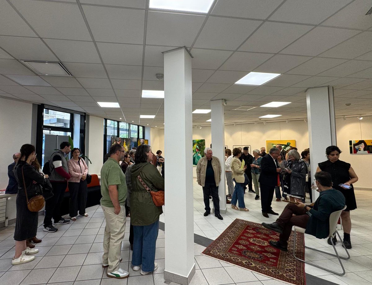 JM_Roze's tweet photo. Une grande fierté d’accueillir ce soir à la Maison du Département à #Reims l’exposition « l’Art contemporain, miroir des voix féminines Iraniennes » initiée par Ashraf Goudarzi, présidente de l’Association Diwant’Art.
Cette magnifique exposition, visible jusqu’au 26 septembre est dédiée à Masha Hamini, jeune étudiante de 22 ans, arrêtée pour port de vêtements inappropriés et morte dans les geôles Iraniennes.
À mes côtés, notamment ma Vice-Présidente Maryline Vuiblet ainsi que Séverine Couvreur, vice-présidente de Mission Coteaux Maisons et Caves de Champagne