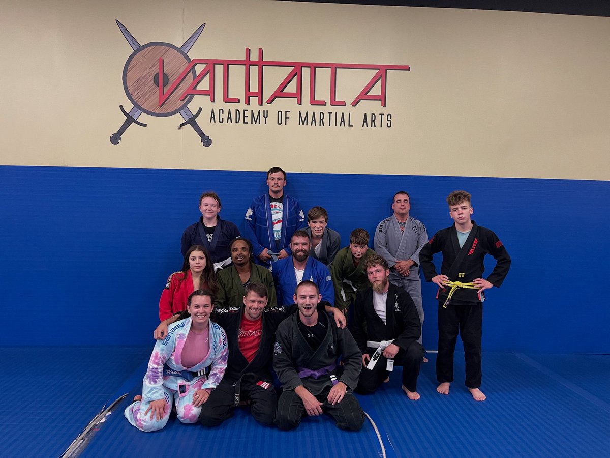 Valhalla_MMA's tweet image. Great gi class last night! See you all for no gi soon! #classpic #classpicture #gi #giclass #bjj #brazilianjiujitsu #submissionwrestling #submissiongrappling #mma #mixedmartialarts #valhallamartialarts #valhallaacademy #frederickburgva #spotsylvaniava #staffordva #orangeva