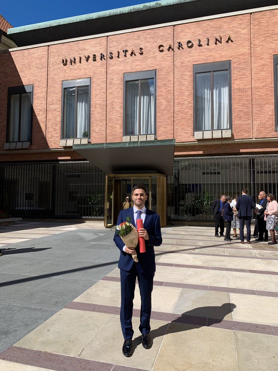 PetrSamec's tweet image. Tak už magistr se vším všudy. 😁😎